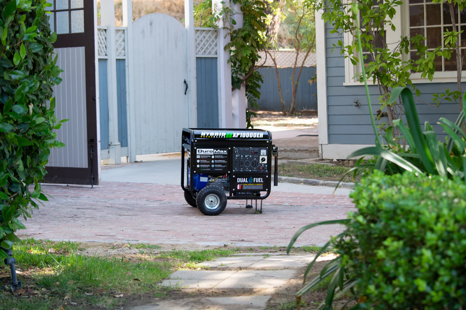 10,000 Watt Dual Fuel Portable Generator - Image 36