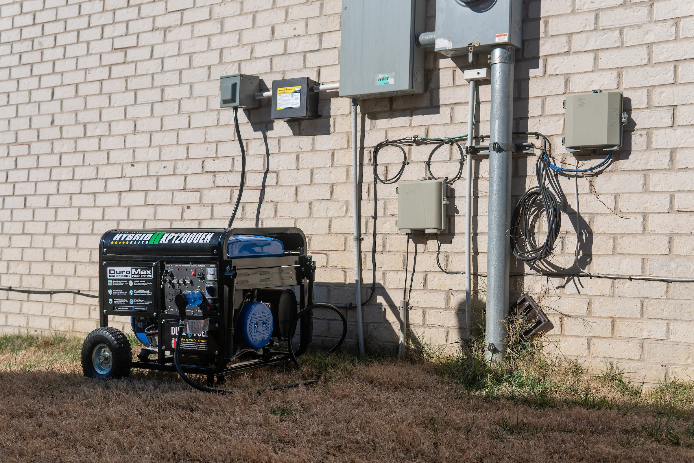 12,000 Watt Dual Fuel Portable Generator - Image 29